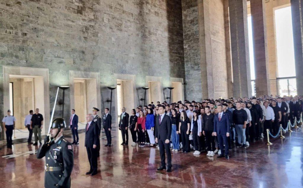 Partimizin Kuruluş Yıl Dönümü Nedeniyle Genel Başkanımız Sayın Kemal Kılıçdaroğlu Başkanlığındaki Heyetimizle Atamızın Huzurundayız