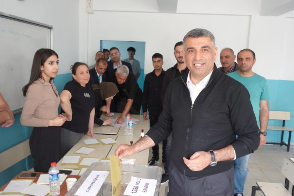 CHP Elazığ Milletvekili Gürsel Erol Oyunu Kullandı