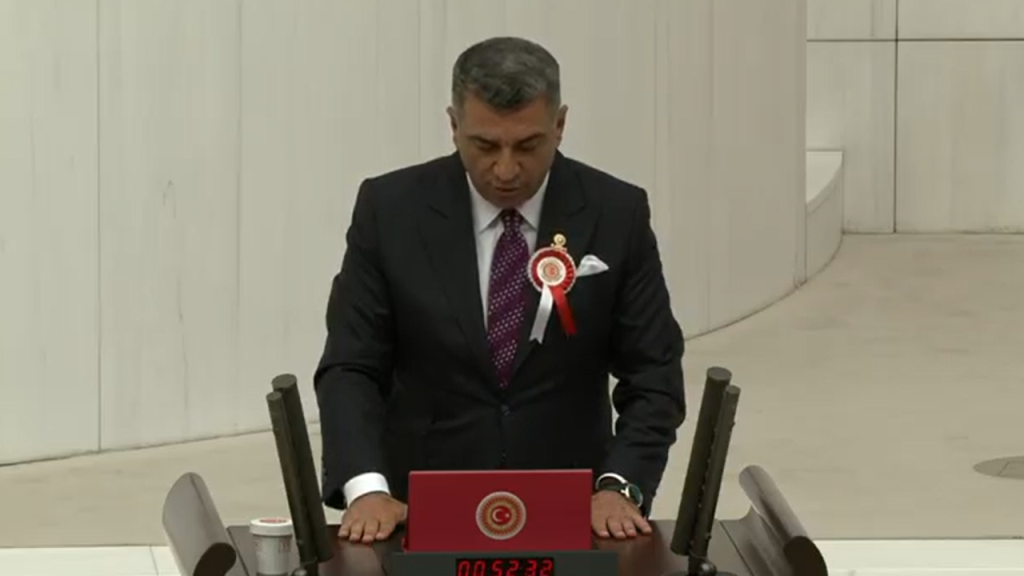 Milletvekili Erol Meclis’te Yemin Etti