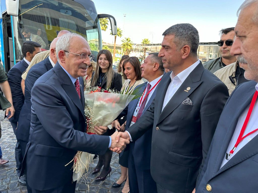18 ili kapsayan CHP Yerel Yönetimler Toplantısı’na katılmak için Şanlıurfa’ya gelen Genel Başkanımız Sayın Kemal Kılıçdaroğlu’nu karşıladık.