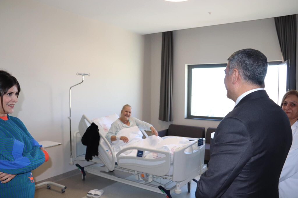 Fethi Sekin Şehir Hastanesi’nde Tedavi Gören Fatma Deniz Arın’ı Ziyaret Ettik.
