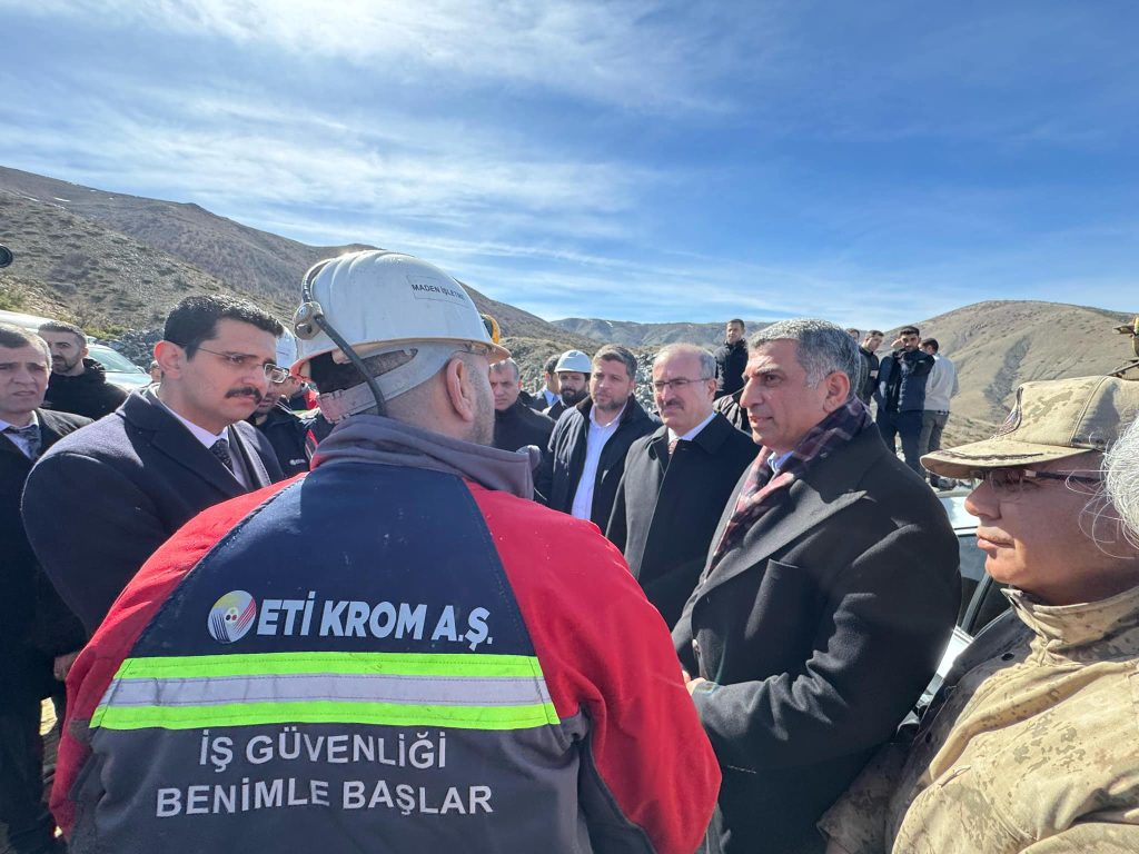 Palu İlçesi Kaya Önü Mevkinde Bulunan Maden Ocağında Meydana Gelen Göçüğün Ardından Olay Yerine Gelerek Yetkililerden Bilgi Aldım.