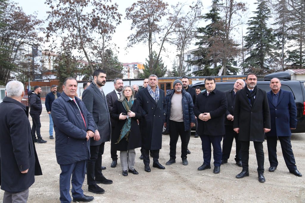 CHP Heyetimizle Birlikte İzmir Büyükşehir Belediyesi Tarafından Yapımı Devam Eden Atatürk Anadolu Lisesi’nde İncelemelerde Bulunduk.