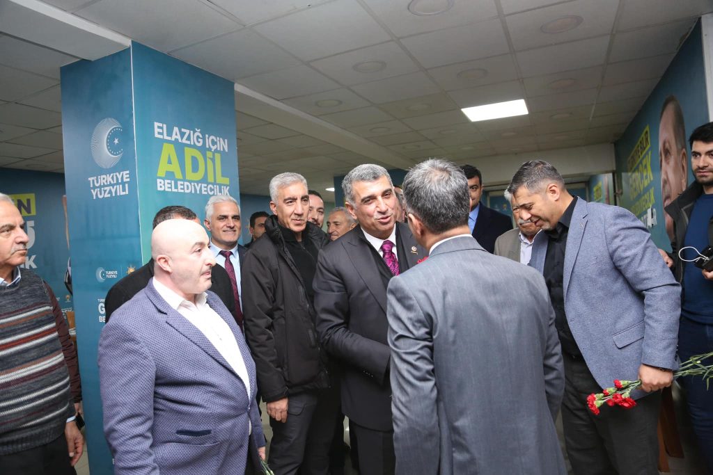AKP’nin Gazi Caddesi’nde Bulunan Seçim İrtibat Ofisi’ni Ziyaret Ettik