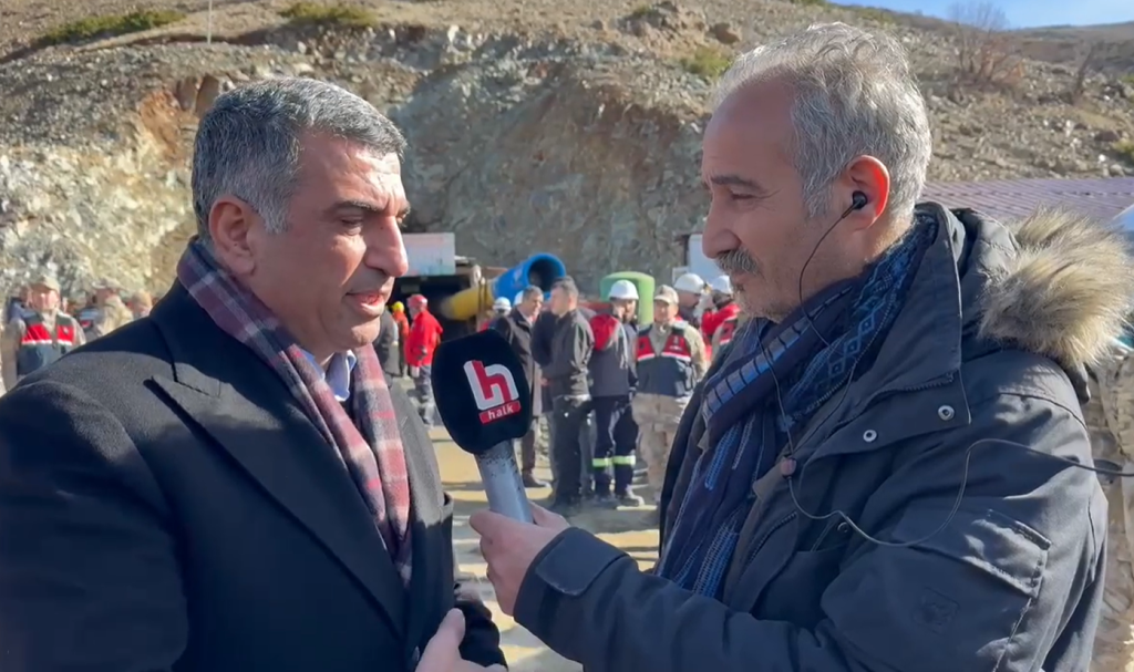 Palu İlçesi’nin Kaya Önü Mevkinde Bulunan Maden Ocağında  Maden Emekçisi Kardeşimizin Kurtarılma Çalışması Devam Ediyor.