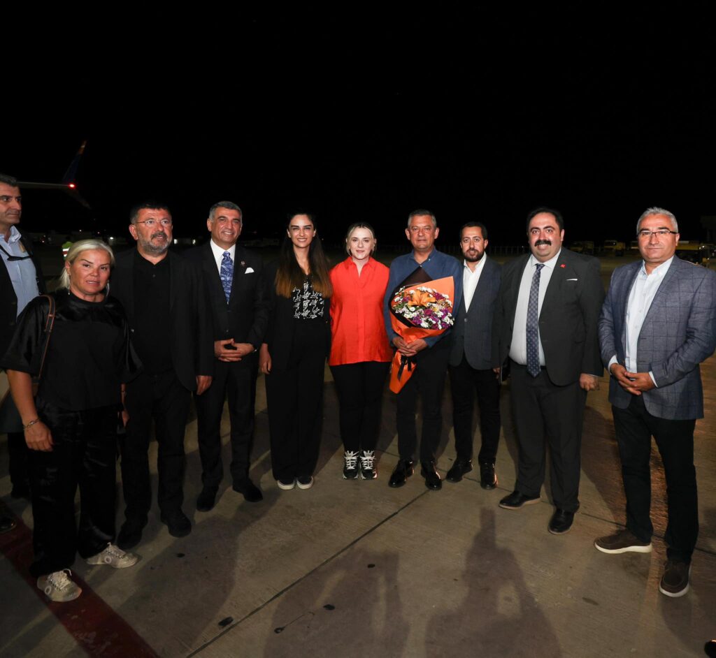 Genel Başkanımız Sn. Özgür Özel’i Malatya Ziyareti Öncesi, Malatya Havalimanında Partililerimiz Ve Vatandaşlarımız İle Birlikte Karşıladık.