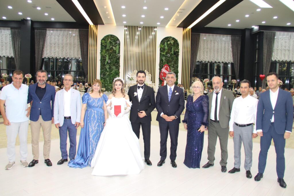 Çalışma Arkadaşımız Erol Uçar’ın Kızı Gizem’in Düğün Törenine Katılarak, Gül ve Uçar Ailelerinin Bu Mutlu Günlerine Şahitlik Ettik.