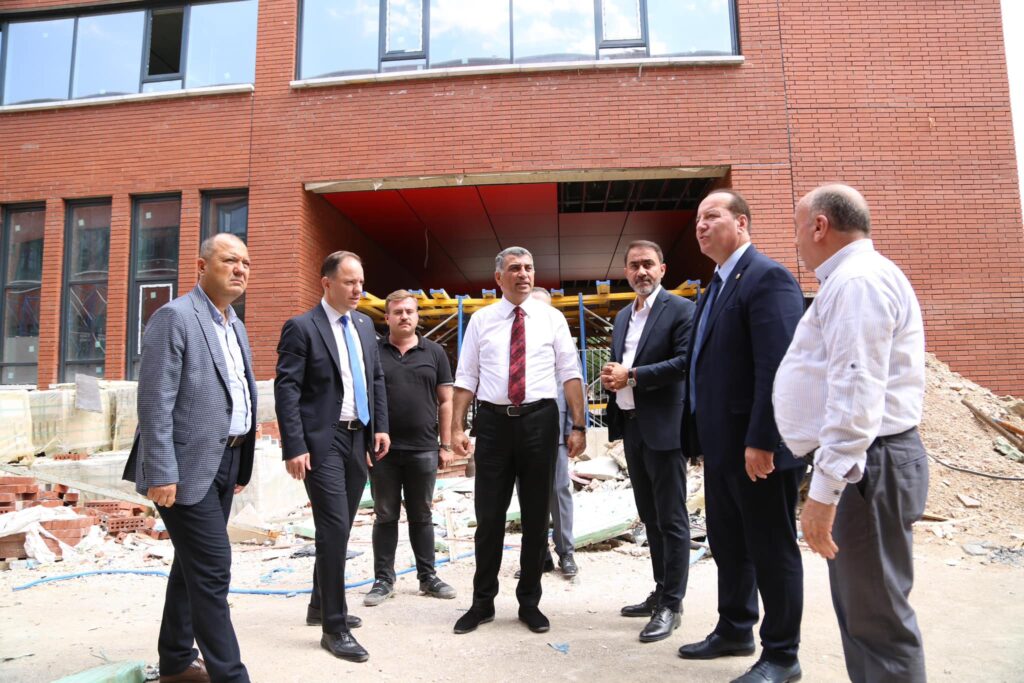 İstanbul Büyükşehir Belediyemiz Tarafından Yapımı Hızla Devam Eden Gazi Mesleki ve Teknik Anadolu Lisesi İncelemelerde Bulunduk.