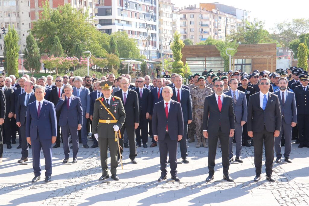 30 Ağustos Zafer Bayramımızın 102. yılı Münasebetiyle Elazığ Valiliğimiz Tarafından Düzenlenen Çelenk Sunma Törenine Katıldık.