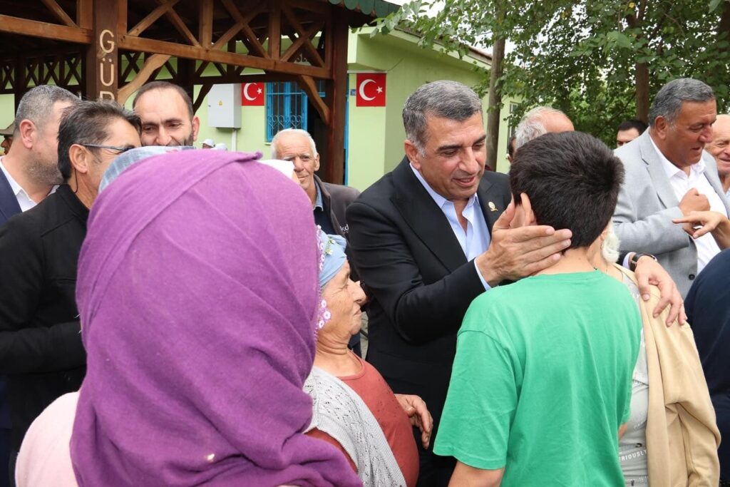 Köylü, Kentli Farketmez. Elazığ’ı Elazığ Yapan, Dik Duruşlu Ve Aydınlık İnsanlarıdır.