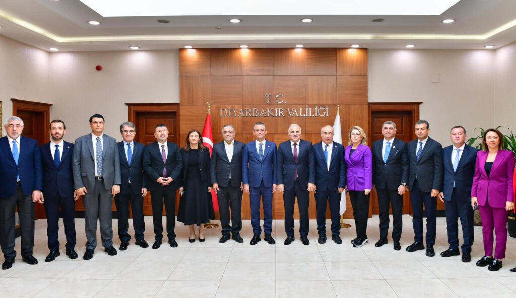 Genel Başkanımız Sn. Özgür Özel Ve Heyetimiz İle Birlikte, Diyarbakır Valimiz Sn. Murat Zorluoğlu’nu Ziyaret Ettik.