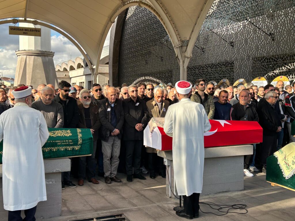 Sn. Mustafa Timisi’nin Vefat Eden Kıymetli Gelini Ayşe Bengi Özçelik’in Üsküdar Şakirin Camisinde Düzenlenen Cenaze Törenine katıldık.