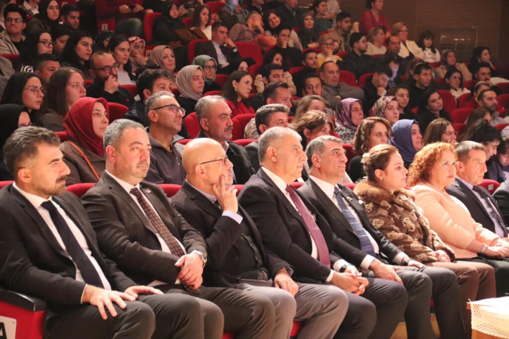 Elazığ Klasik Türk Müziği Ve Kürsübaşı Topluluk Müdürlüğü Tarafından Söylenen Eşsiz Ezgileri Dinledik.