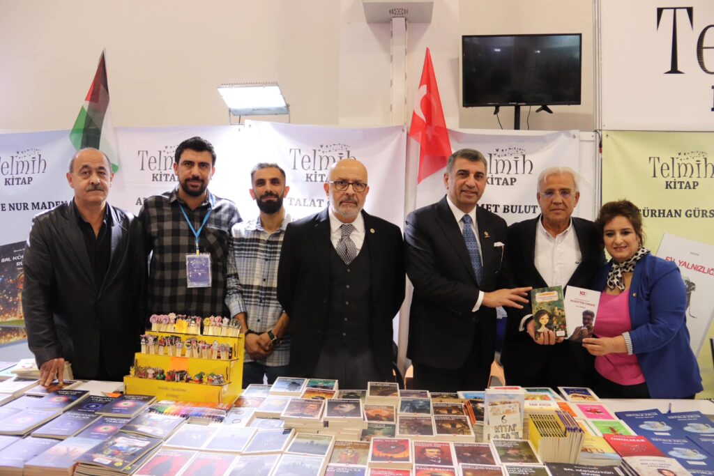 İstanbul Milletvekilimiz Sayın Enis Berberoğlu ile birlikte, 5. Kitap Fuarı’nda Yazarlarımızla Bir Araya Geldik