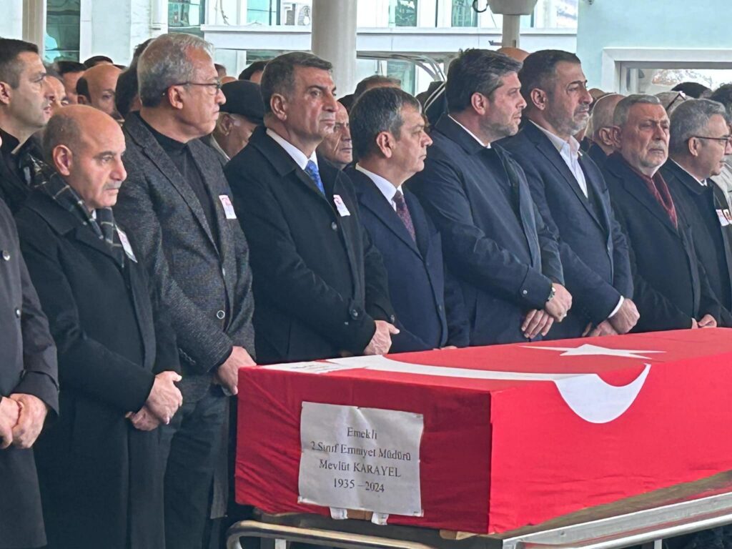 Elazığ İl Emniyet Müdürümüz Sayın Adnan Karayel’in Kıymetli Babası Mevlüt Karayel’in, Karşıyaka Mezarlığı Ahmet Efendi Camii’nde Düzenlenen Cenaze Namazına Katıldık.