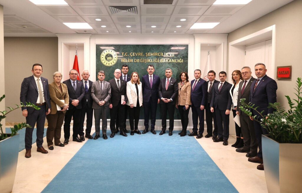 Çevre, Şehircilik ve İklim Değişikliği Bakanı Sayın Murat Kurum’u,  CHP Milletvekili Heyetimiz, Çankaya ve Osmangazi Belediye Başkanlarımız İle Birlikte Ziyaret Ettik.