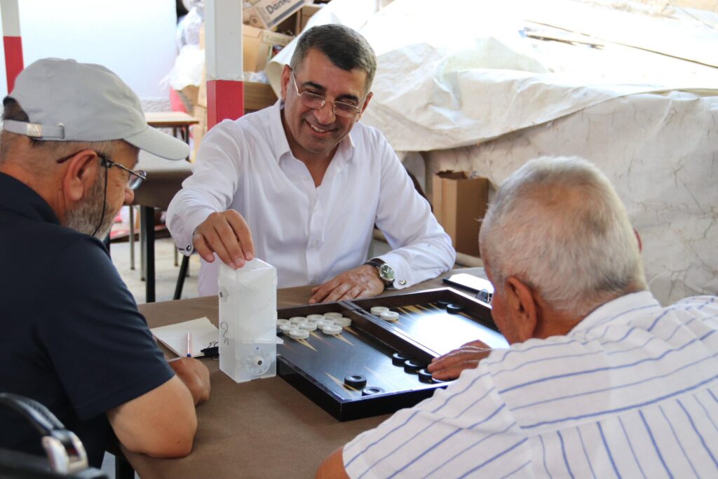 Elazığ’ın Yiğit İnsanlarıyla Aynı Sofrayı Paylaşır, Aynı Hayali Kurar, Aynı Taşla Tavla Oynarım.