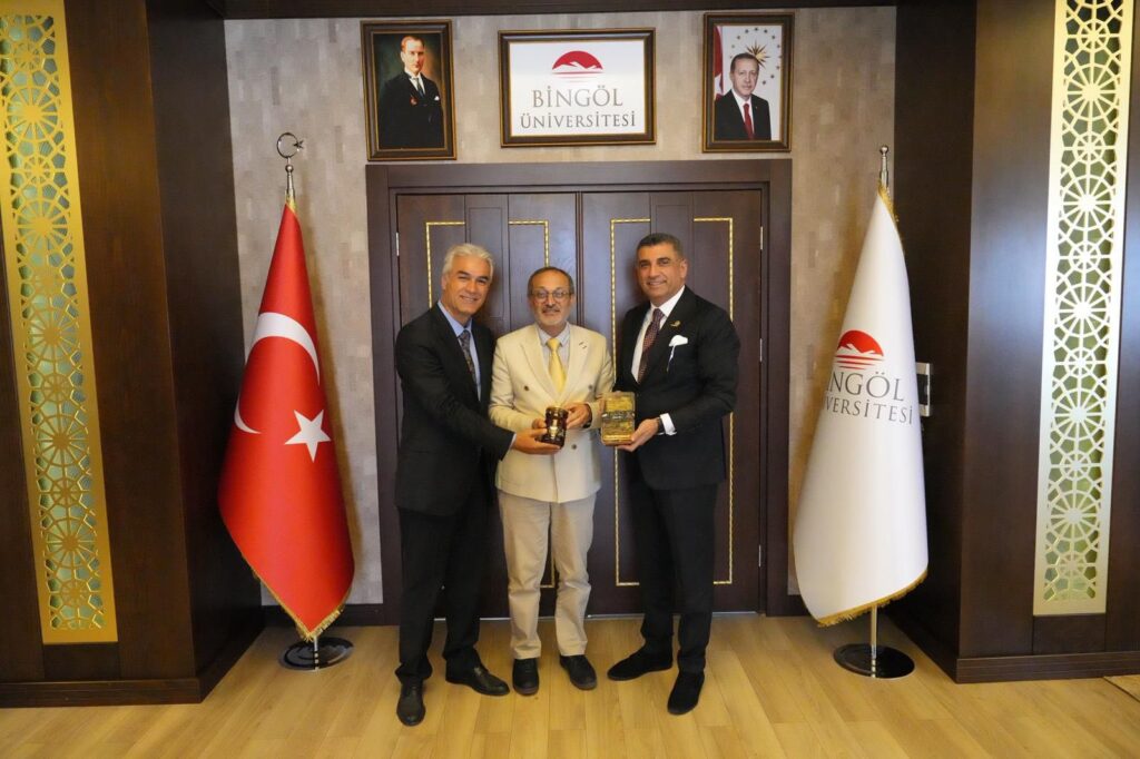 Bingöl İl Başkanımız Hasan Aktaş İle Birlikte Bingöl Üniversitesi Rektörü Prof. Dr. Erdal Çelik’i Ziyaret Ettik.