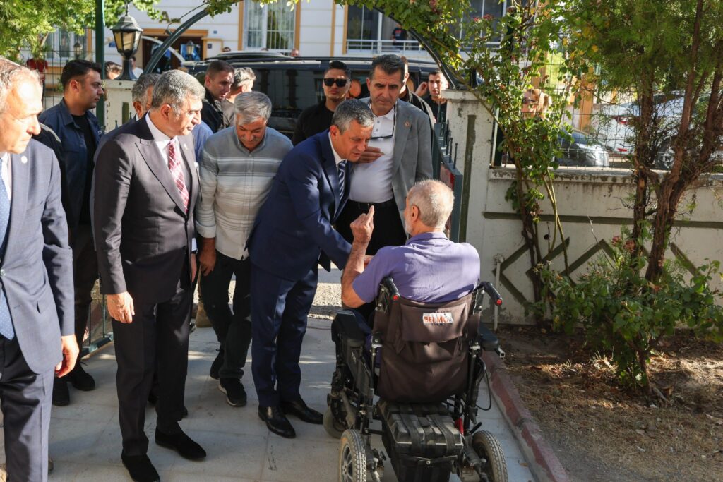 Genel Başkanımız Sn. Özgür Özel İle Birlikte, 2024 Yılında Pençe-Kilit Operasyonu Bölgesinde Şehit Olan Piyade Sözleşmeli Er Sefer Alan’ın Elazığ’daki Ailesini Ziyaret Ettik.