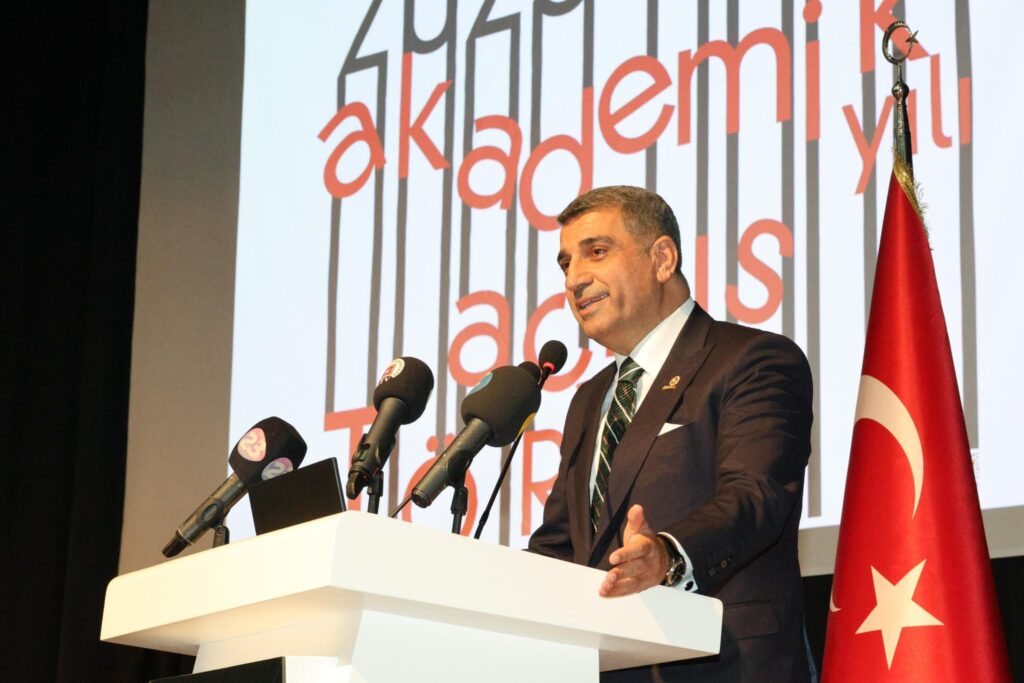 Cumhuriyet Işığı Saçan Fırat Üniversitesi’nin 2025–2026 Akademik Yılı Açılış Töreni’nde Bulunmak Büyük Bir Onur.