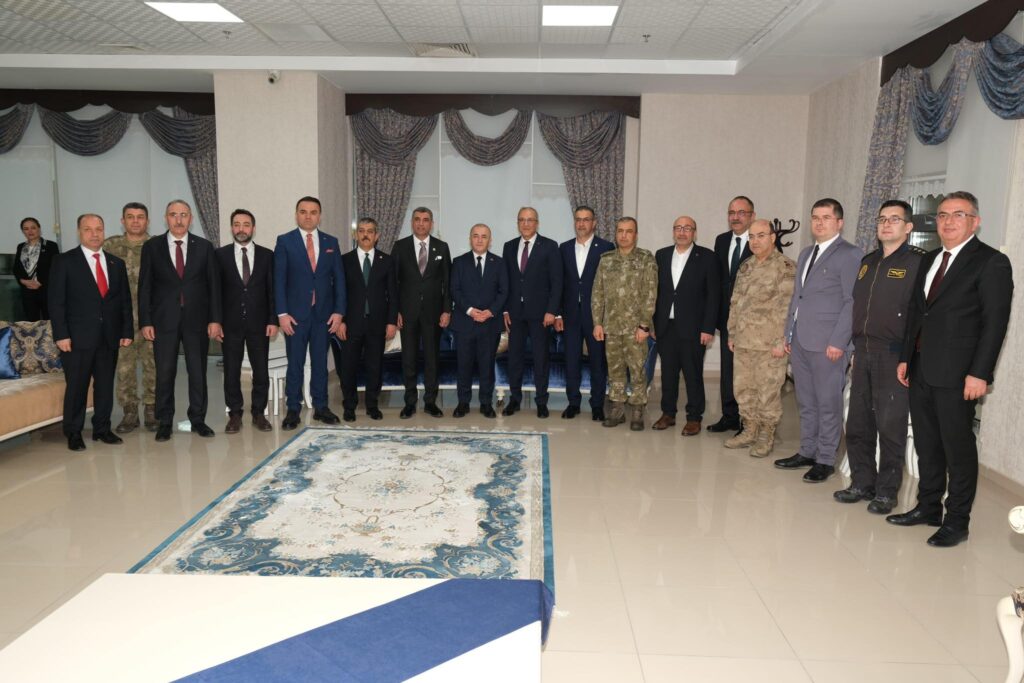 Manisa Emniyet Müdürlüğü Görevine Atanan İl Emniyet Müdürümüz Sayın Adnan Karayel İçin Valiliğimizce Düzenlenen Veda Programına Katıldık.