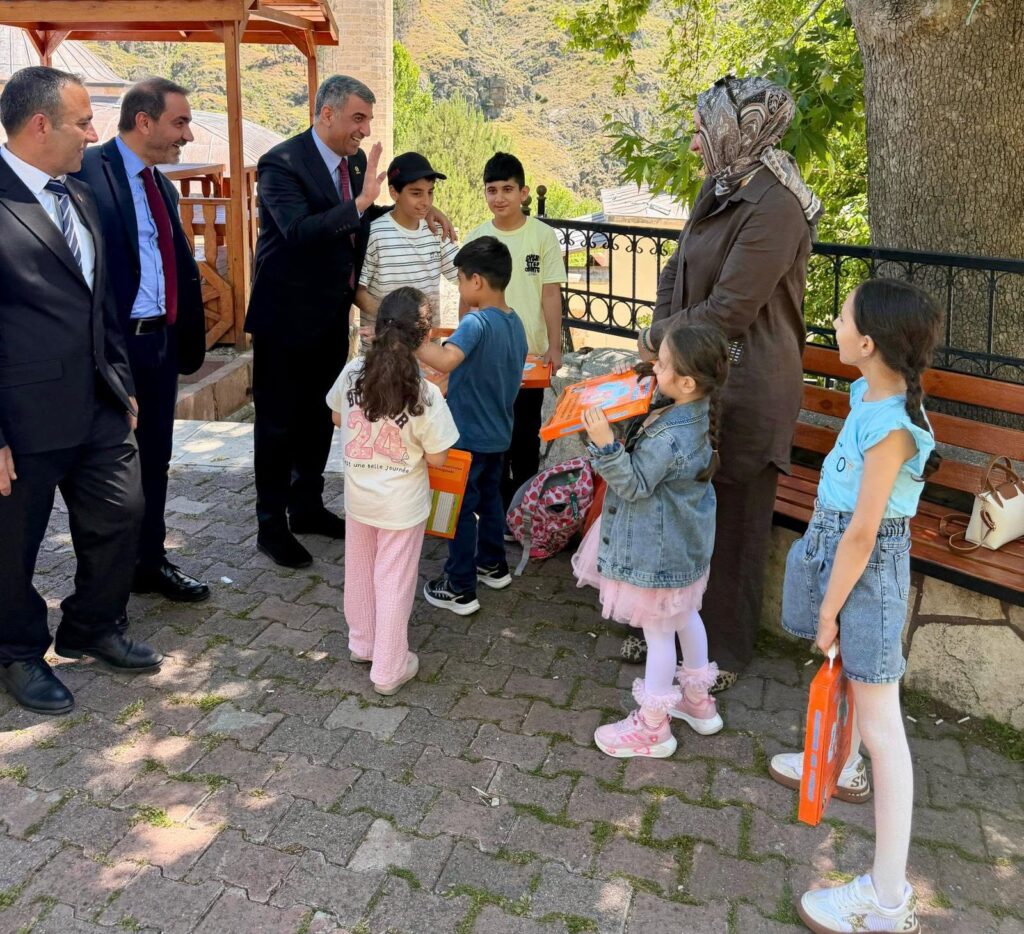 Bayramın Birlik, Beraberlik Ve Kardeşlik Ruhunu Keban İlçemizde Kıymetli Hemşehrilerimizle Birlikte Yaşadık.